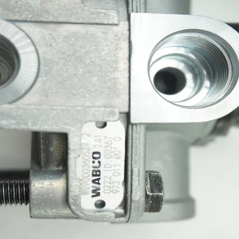 https://www.jctruckparts.com/sinotruk-howo-truck-parts-relay-valve-wg9000360524-product/